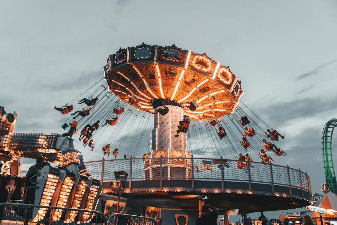 Karussell auf einem Volksfest – Symbolbild für das Herbstfest Niederstetten
