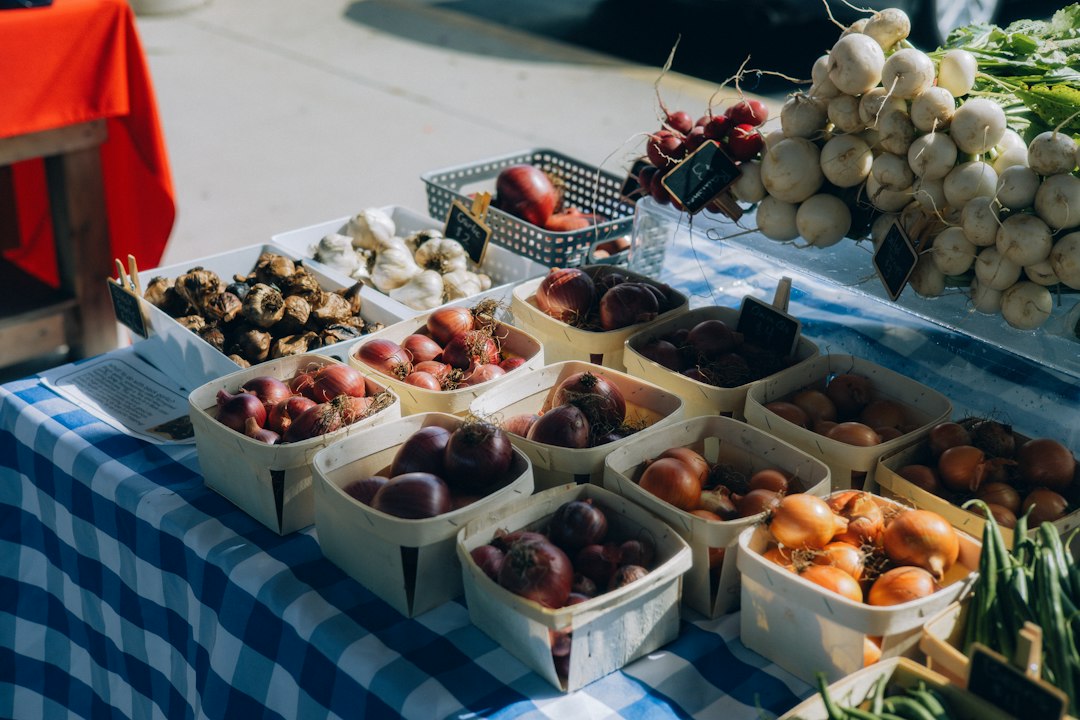 Körbe mit Obst und Gemüse als Symbolbild für den Herbstmarkt Land und Leute im Maxipark