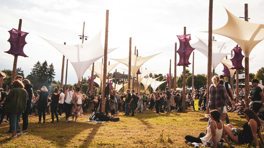 Publikum bei einem Open-Air-Konzert als Symbolbild für die Live-Musik beim Mendener Herbst 2026