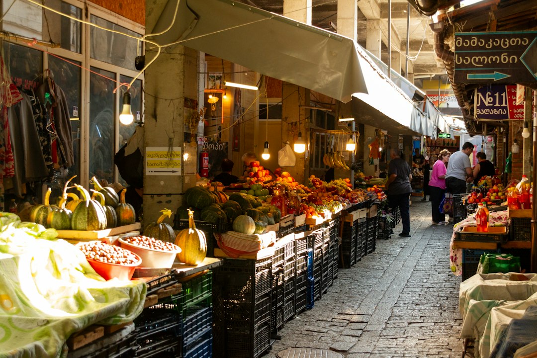 Marktstände mit frischen Lebensmitteln als Symbolbild für Markt und Gastronomie beim Mendener Herbst 2026