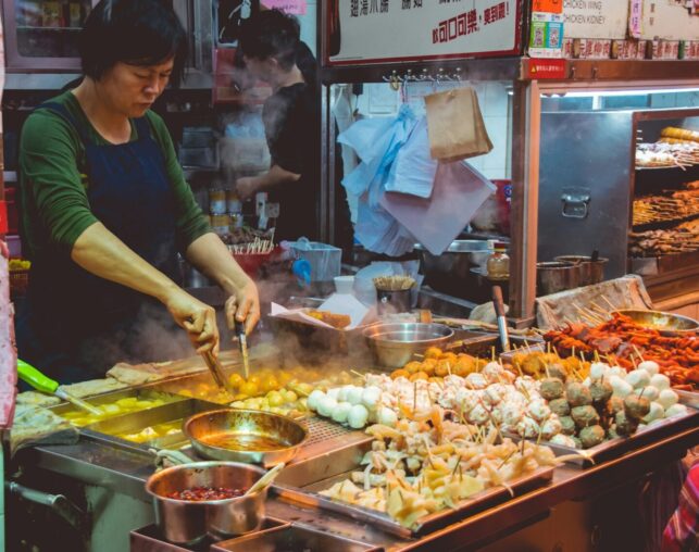 Street Food wird frisch an einem Stand zubereitet