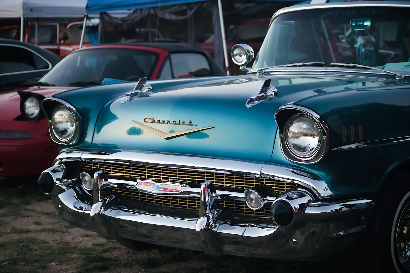 Blauer klassischer Wagen – Symbolbild für Oldtimer und Automobilkultur