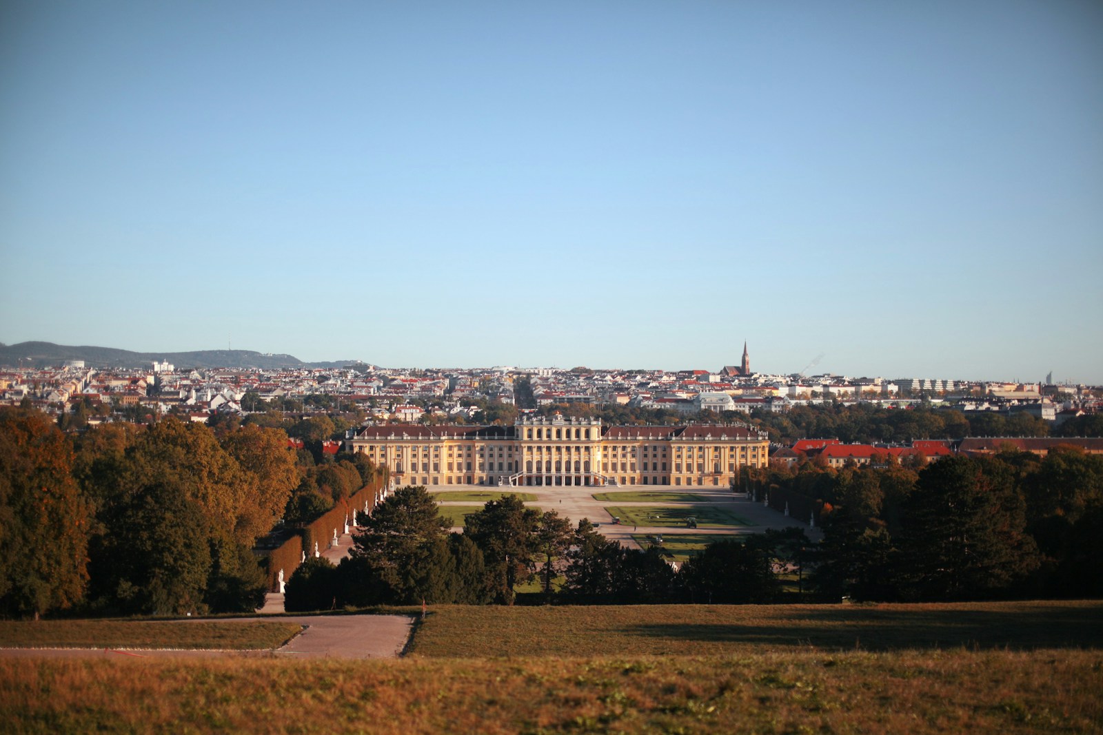 Herbstlicher Schlossgarten als Symbolbild für den Indian Summer auf Schloss Lembeck